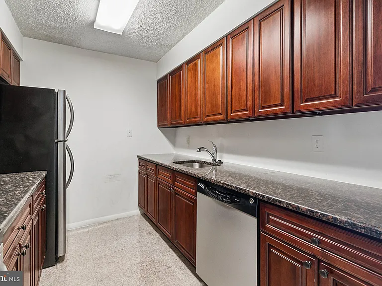 1420 Locust St #37P — Photo 5