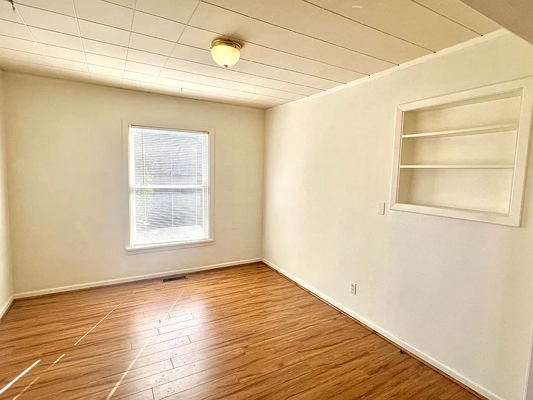 8421 N Fiske Ave — Photo 6
