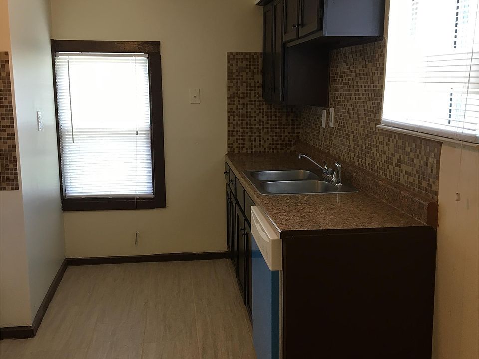 708 Highland St Apt 2, photo 2