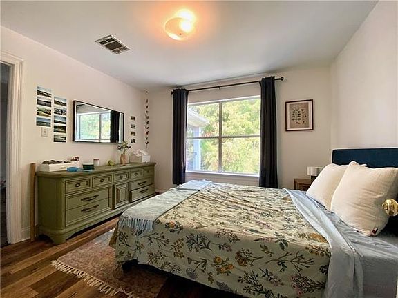 2nd image of 834 Broadway St APT D
