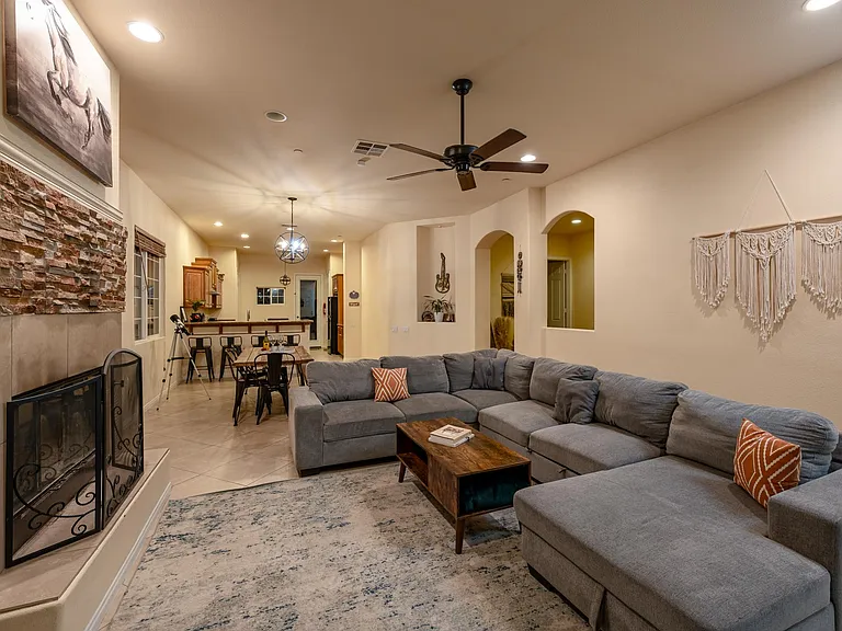 4980 Surrey Ct — Photo 39