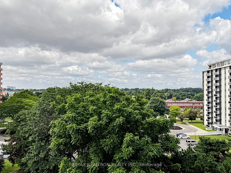4010 Eglinton Ave W #702 — Photo 31