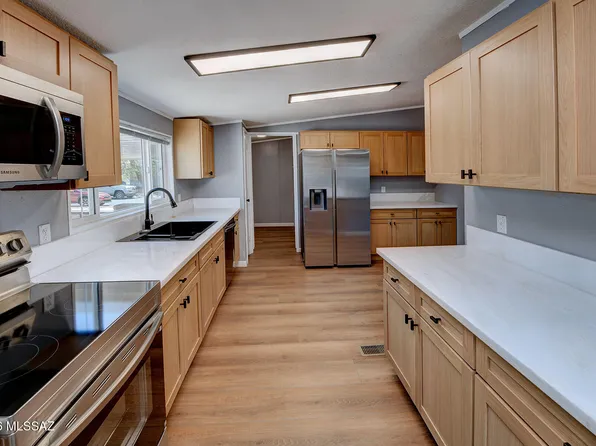 8949 N Odin Dr, Tucson, AZ 85743