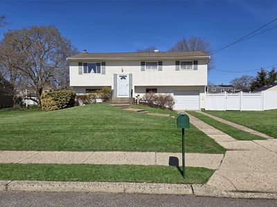 61 Arch Drive, Holbrook, NY, 11741