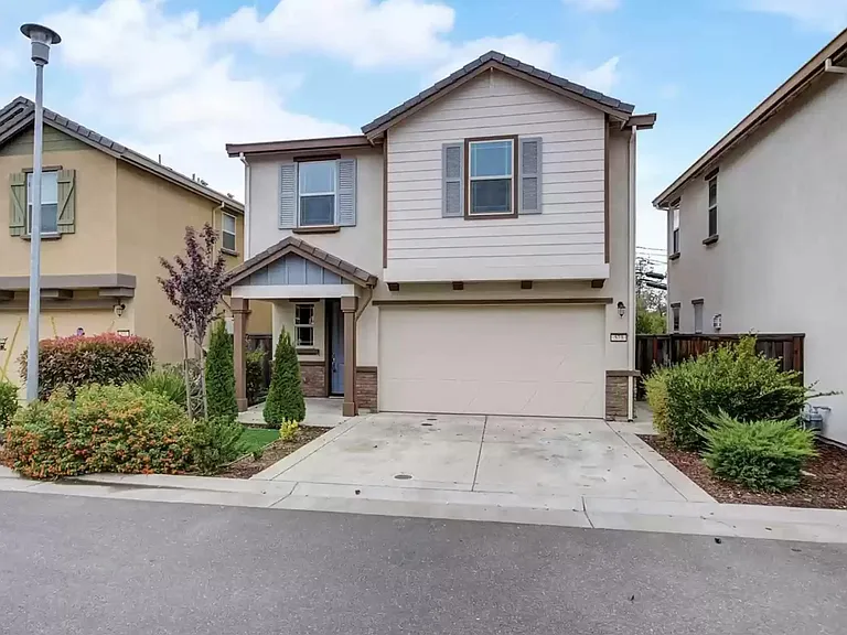 573 Addison Ct — Photo 17
