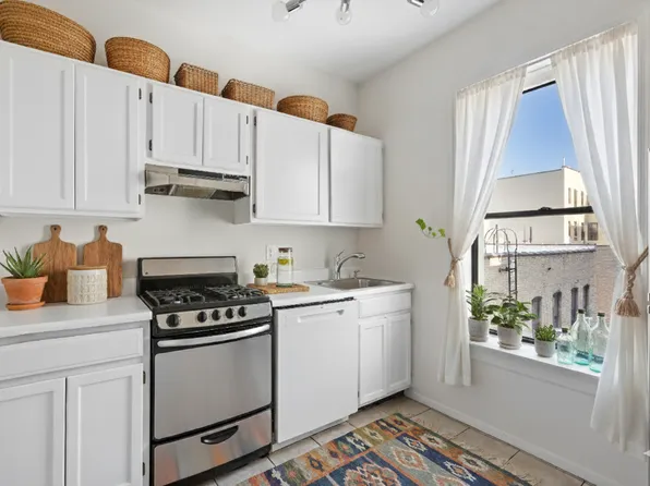 77 Eastern Parkway image 2 of 4