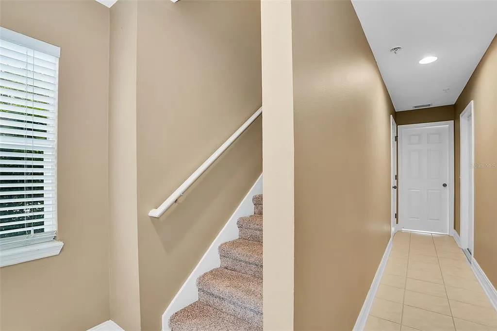 3 bed, 2.5 bath, 2022 sqft, $2,850 — Photo 3