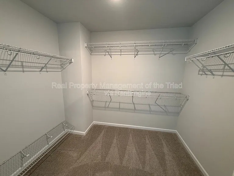 111 Oakdale Forest Ln — Photo 18