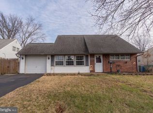 36 Ironwood Rd, Levittown, PA 19057