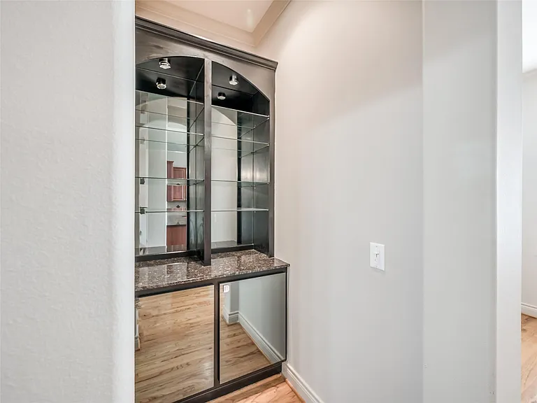 315 Sandman St — Photo 38
