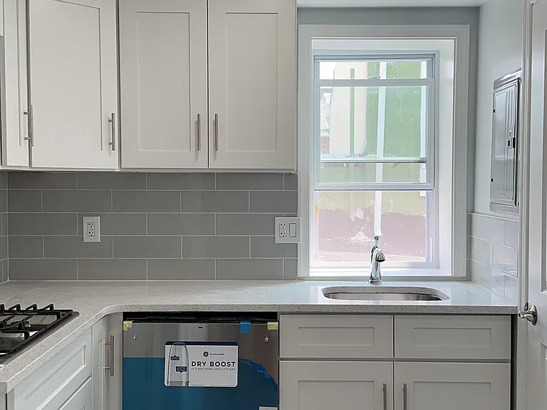 124 Lombard St #3R — Photo 3