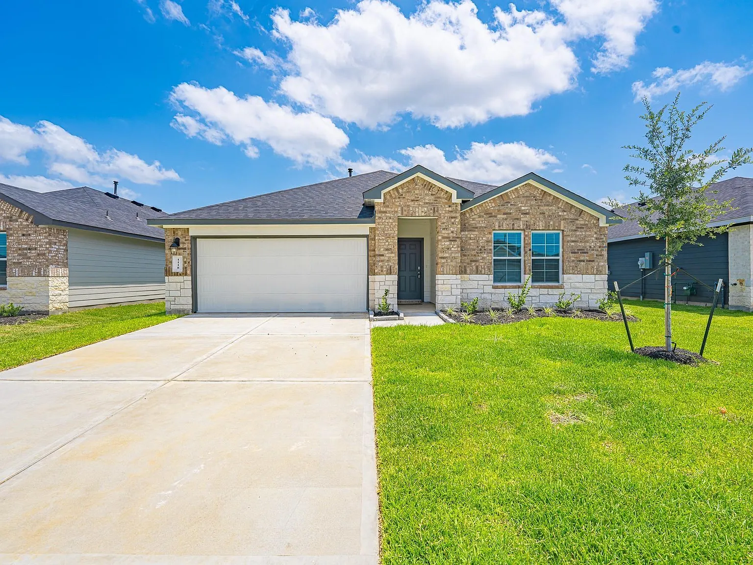 4 bed, 2.0 bath, 1873 sqft, $2,250 — Photo 2
