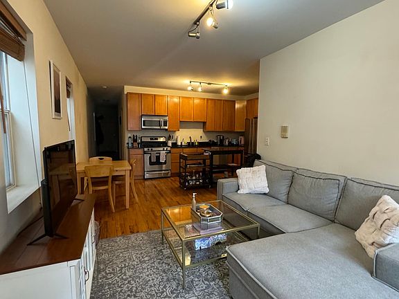 3rd image of 1240 N Wood St #1