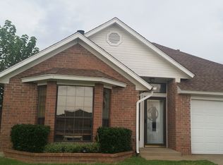 1925 Metlock Ln, Moore, OK 73160
