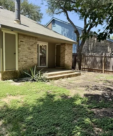 1500 Summer Creek Dr — Photo 3