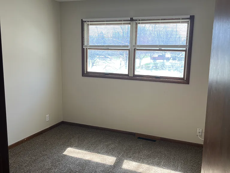 402 W Washington St #B — Photo 13