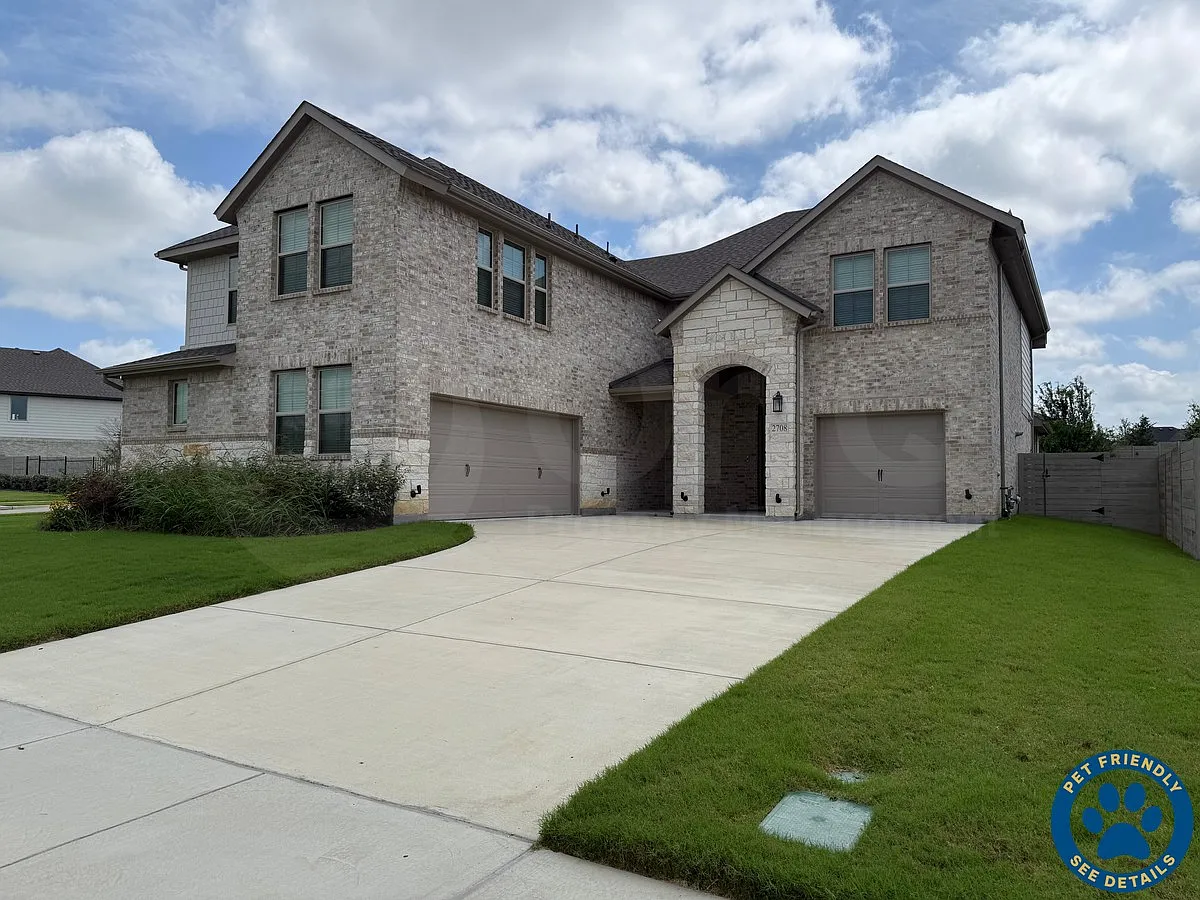 6 bed, 4.0 bath, 3870 sqft, $3,799 — Photo 1
