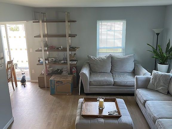 5th image of 44657 Bunkerhill Dr N