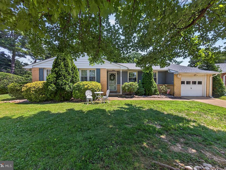 1st image of 2605 Belaire Dr
