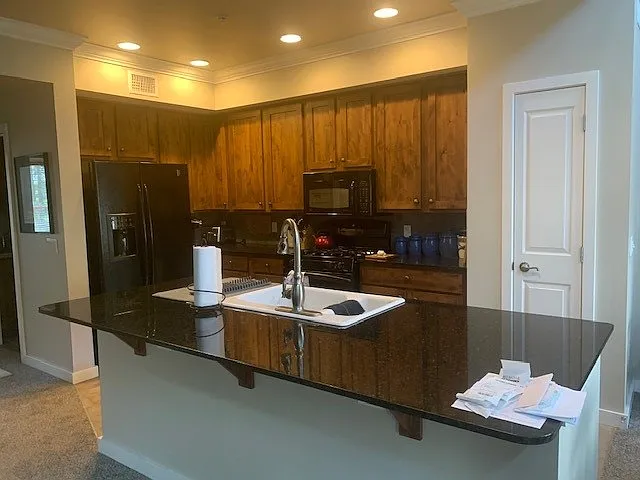 3 bed, 2200 sqft, $2,800 — Photo 2