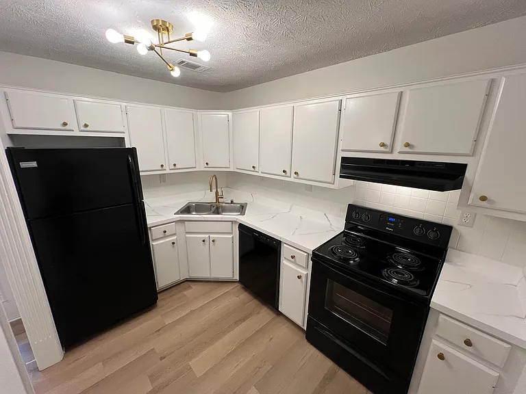 429 Westwood Dr #4 — Photo 10