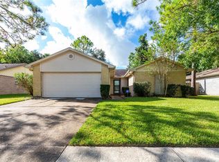 2710 N Brompton Dr, Pearland, TX 77584