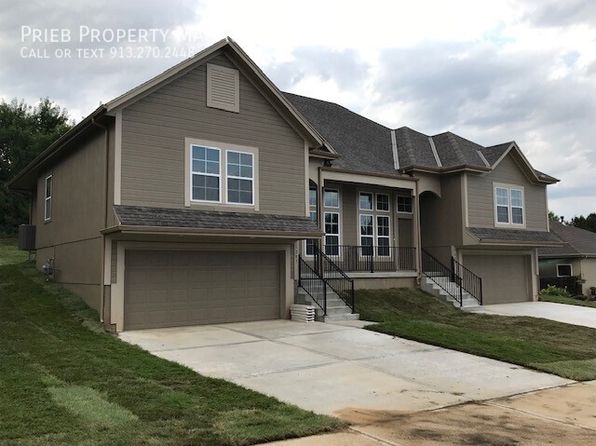 1304 N 131st Ter