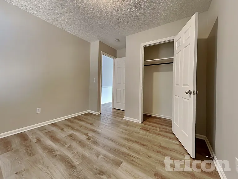 504 Lord Howe Rd — Photo 11