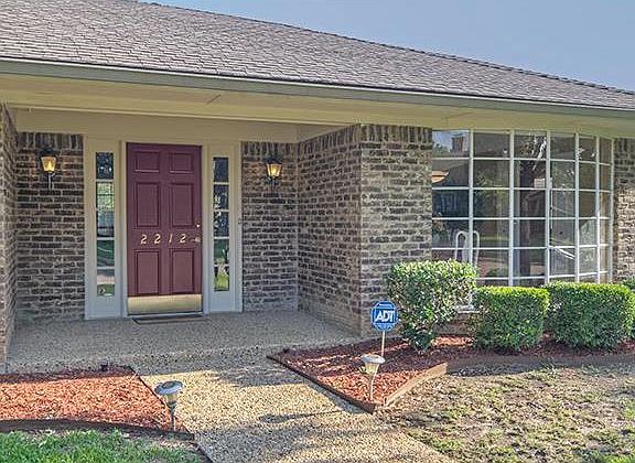 3rd image of 2212 Silver Holly Ln