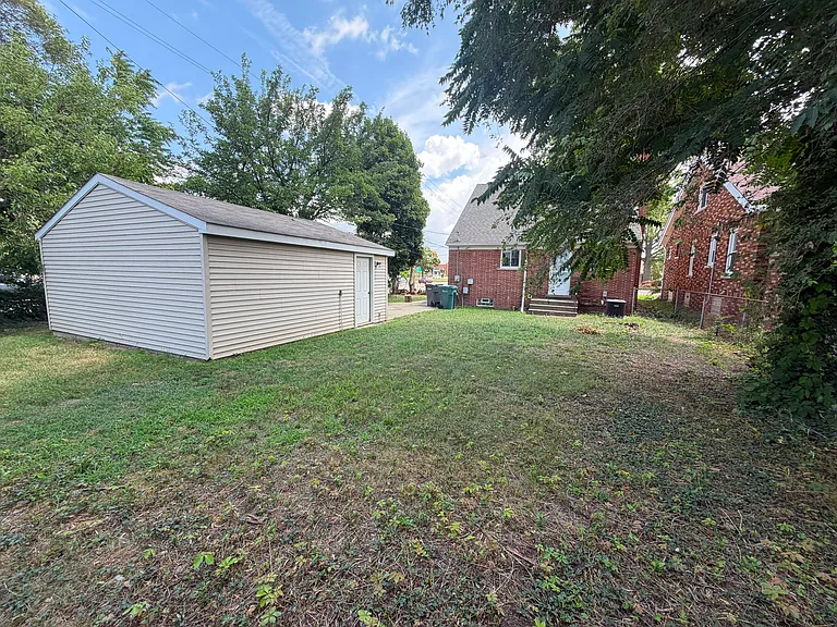 18026 Outer Dr — Photo 14