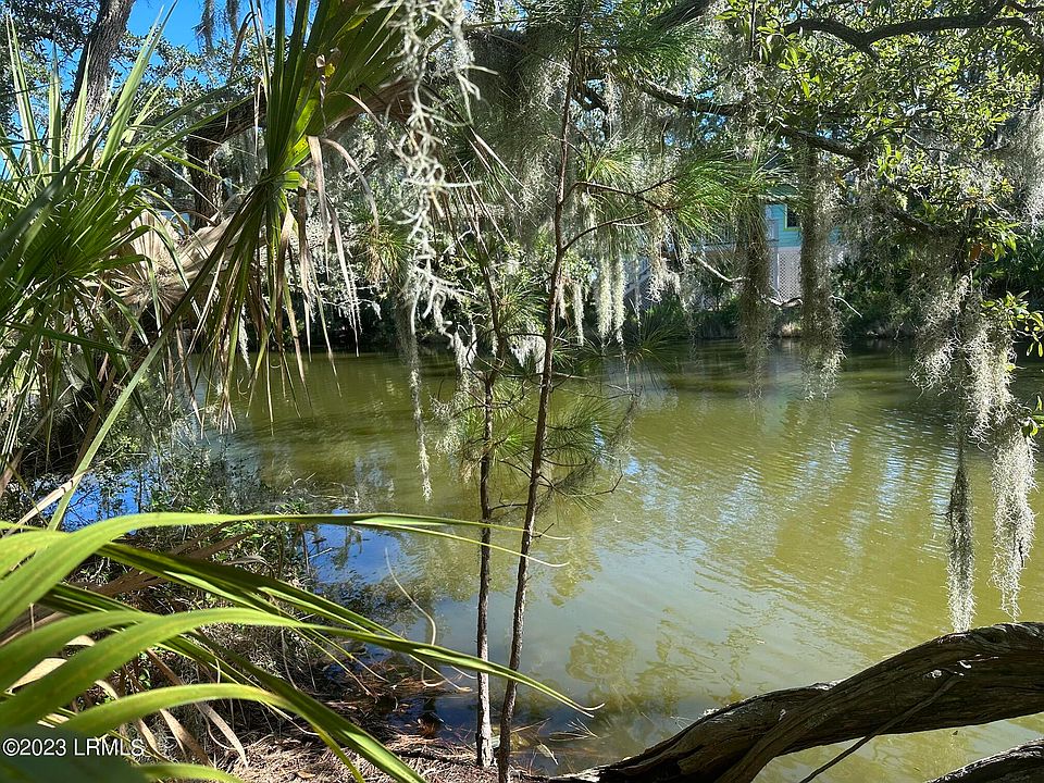 1st image of 5 Lakeview Lane