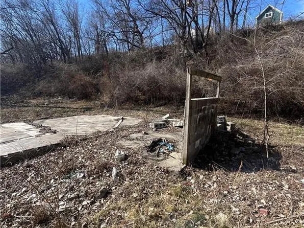 902 Cambridge Ave, Kansas City, MO 64126