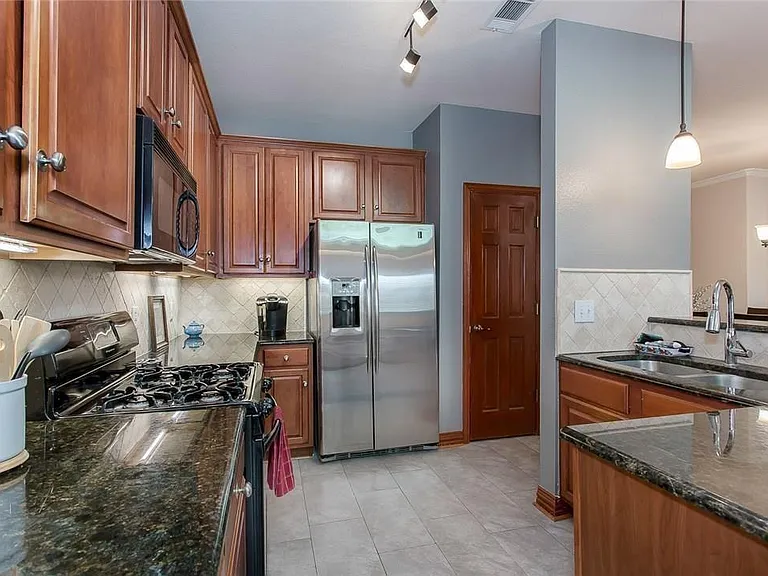5735 Richmond Ave #B — Photo 7
