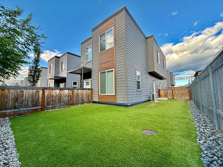 2223 Redwood Ave — Photo 15