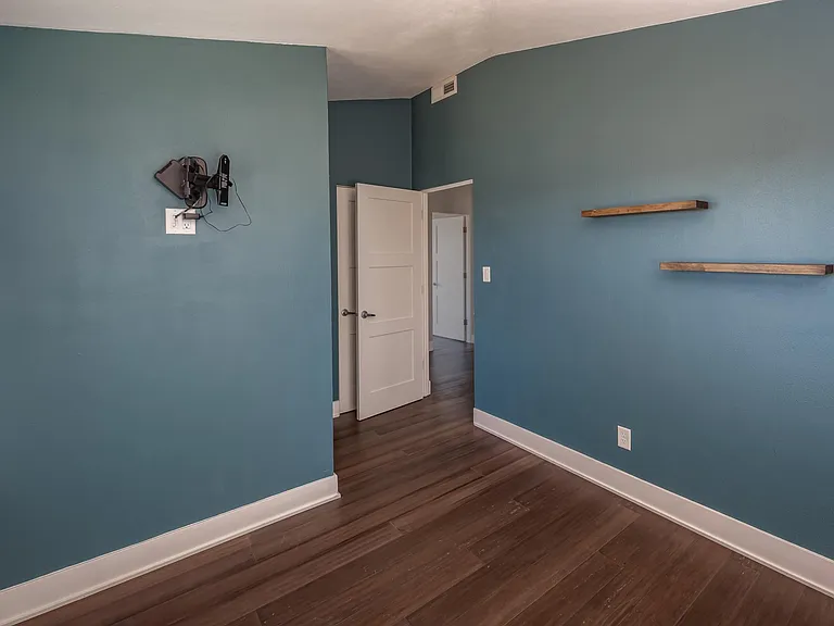 4640 5th Ave — Photo 26