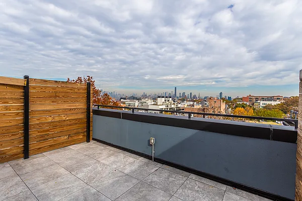 Rented by Bond New York | media 30