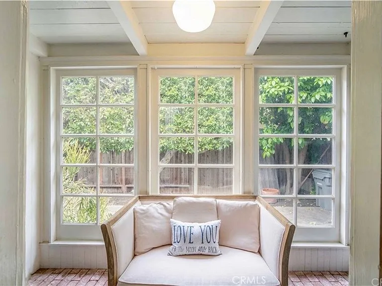 2421 N Heliotrope Dr — Photo 17