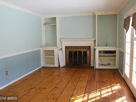 3rd image of 10418 Headly Ct