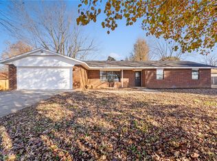 1609 Honeysuckle St, Lowell, AR 72745