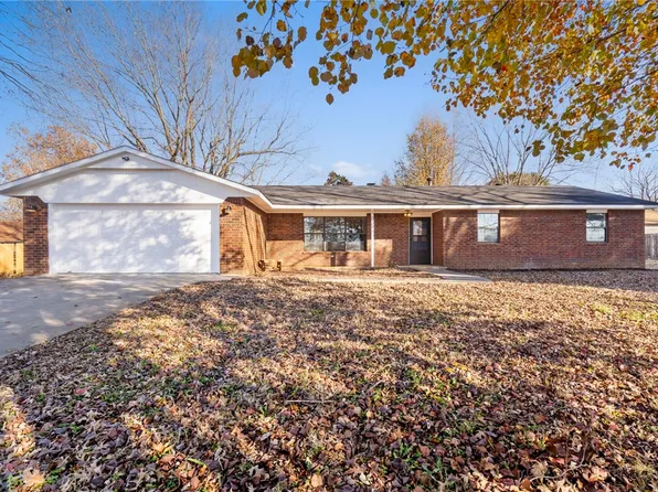 1609 Honeysuckle St, Lowell, AR 72745