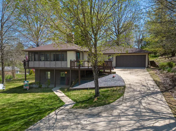 1 New Cameron Dr, Lexington, VA 24450