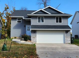 3702 Lawrence St NE, Cedar Rapids, IA 52402