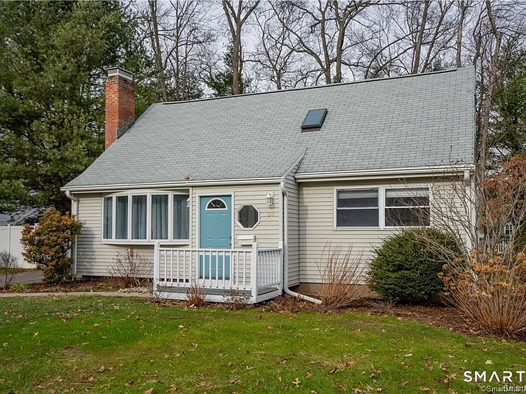 34 John Smith Dr — Photo 2