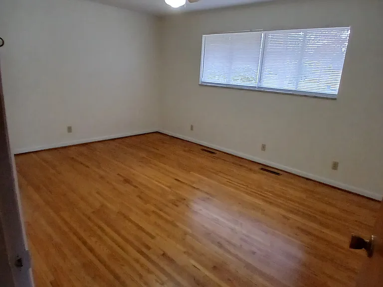 500 Springhill Dr NE — Photo 9