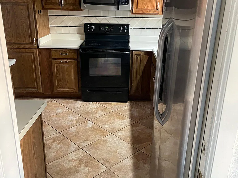 508 W Poe St — Photo 19