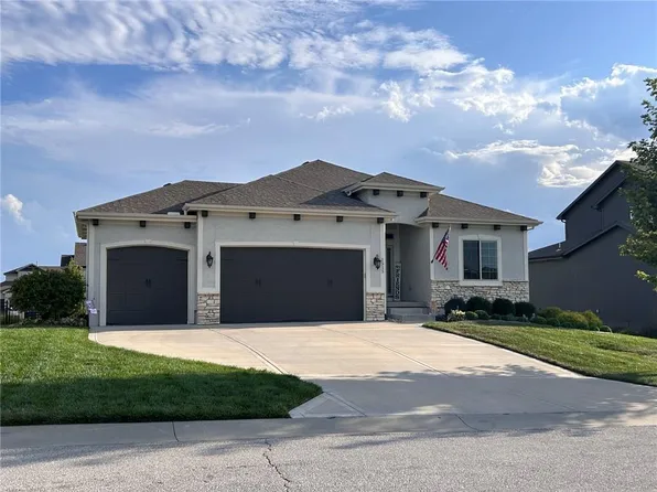 1515 SW Arbor Falls Dr, Lees Summit, MO 64082