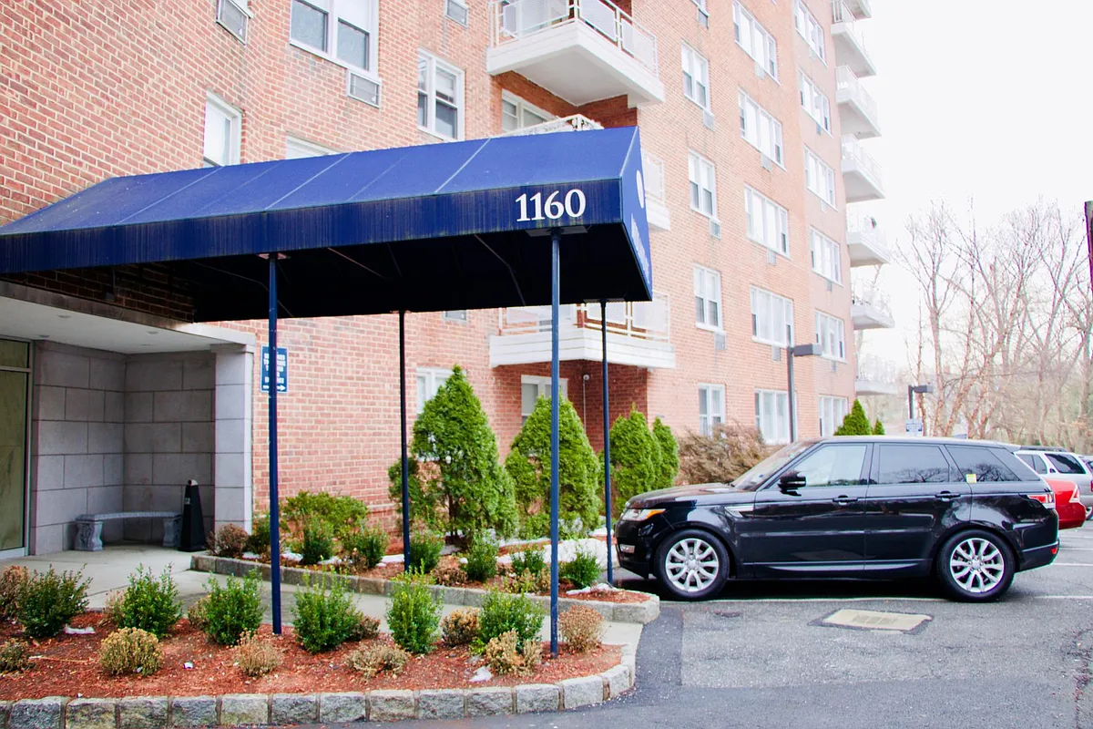 Building Photo - 1160 Midland Ave