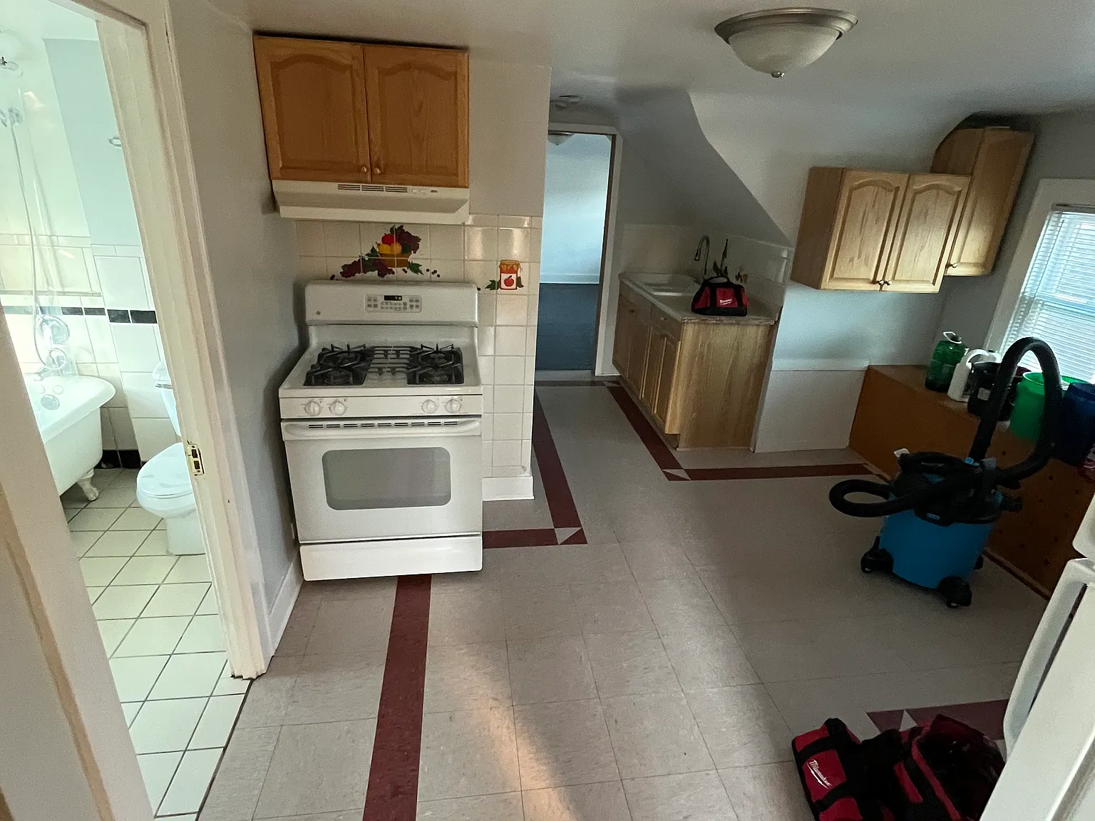 2 bed, 700 sqft, $1,200 — Photo 3