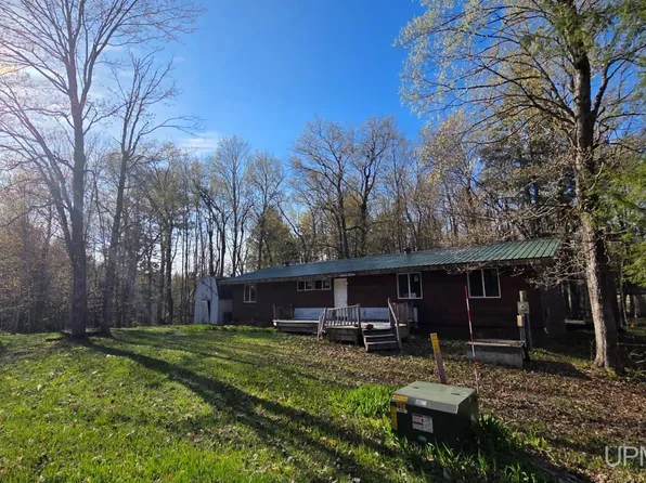 7122 Maple Grove Rd, Munising, MI 49862