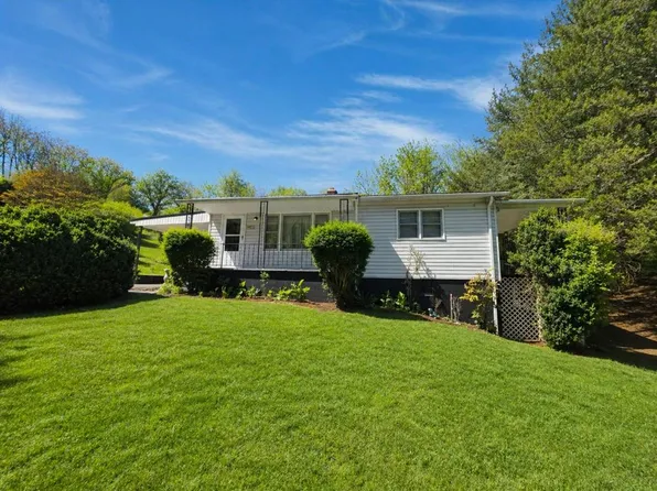 312 Edgewood Dr, Galax, VA 24333